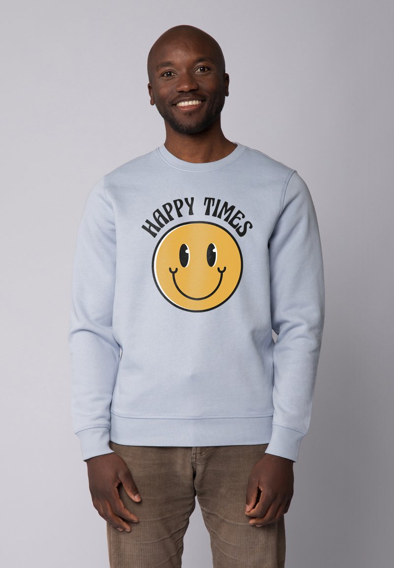Helles blaues Sweatshirt mit einem großen gelben Smiley-Gesicht-Graphic und dem Text "HAPPY TIMES" darüber. Hergestellt aus weichem Baumwoll-Mischmaterial.