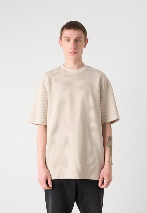 NUWAFFLE - Basic T-shirt4