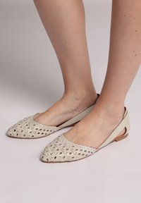 Cesare Gaspari PATTERN FLATS - Ballet pumps - beige