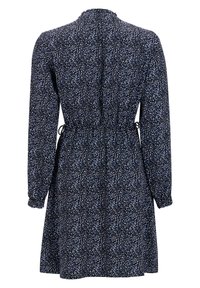MarineblauschDress mit einem weißen und hellblauen gesprenkelten Muster, langen Ärmeln, elastischem Taillenbund und einer lockeren Silhouette.