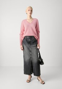 Selected Femme SLFLULU NEW V NECK - Pulover - peony