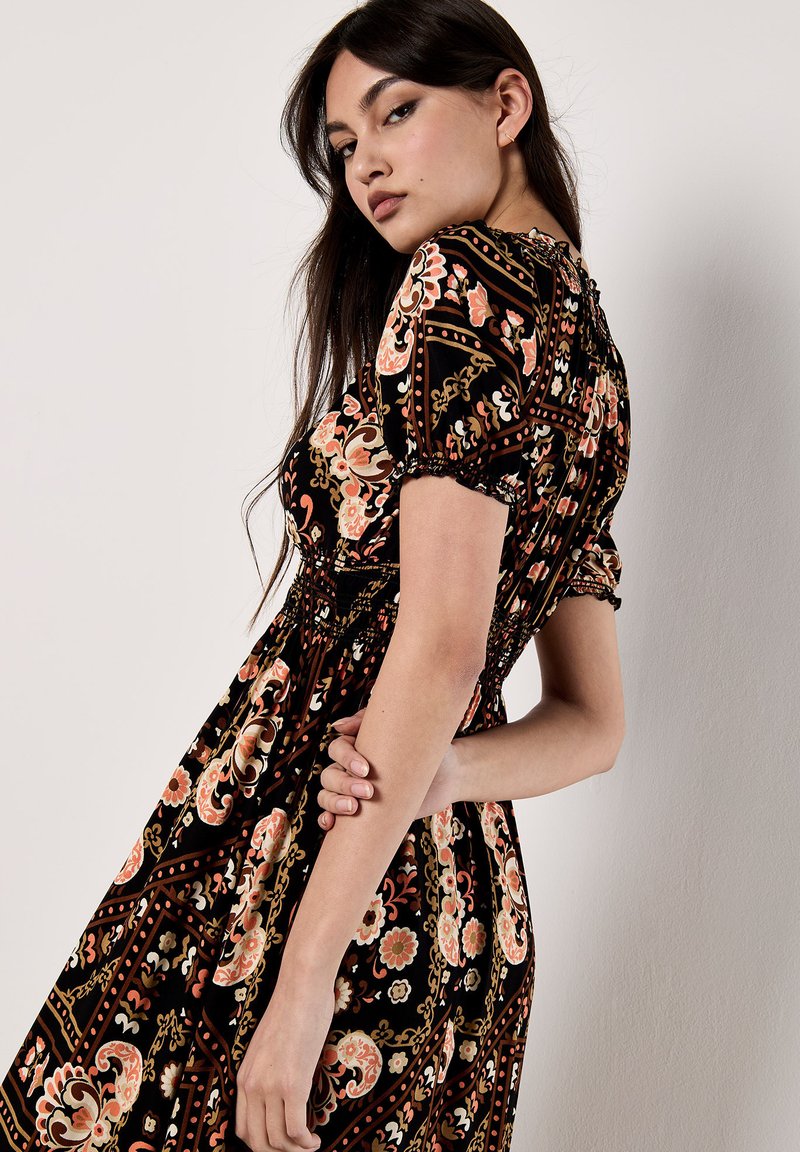 apricot black dress Delicate Details Dress Black / S