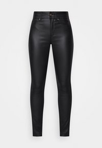 Jean skinny en similicuir noir avec une texture lisse, taille haute, cinq poches et des accents de quincaillerie couleur cuivre.