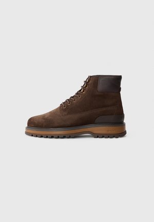 CLAFTON - Stivaletti stringati - dark brown