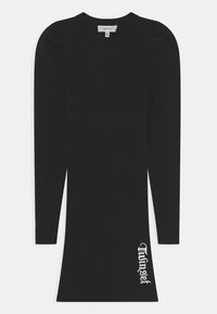 Abito lungo a maniche ribbed nero con spalle a sbuffo e logo bianco "Twinset" vicino all'orlo inferiore davanti.