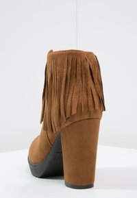 Refresh Bottines à talons hauts - camel