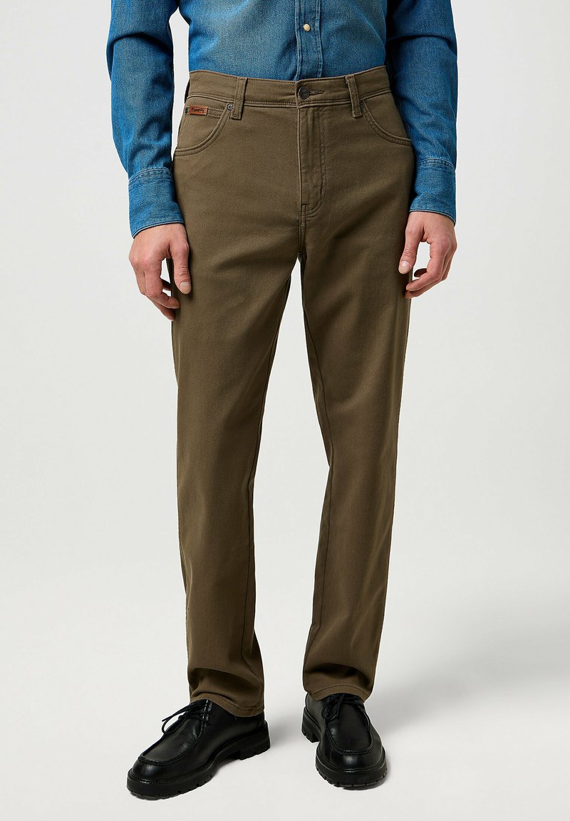Wrangler TEXAS - Vaqueros rectos - tarmac