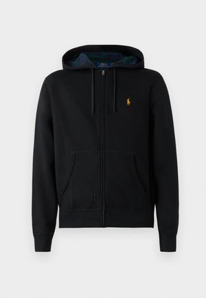 Musthave musta tõmblukkidega kapuutsiga dressipluus, mis on valmistatud puuvillast. Ees on kenguru-tasku, nöörid ja rinna peal väike kuldne logo. Kapuuts on vooderdatud ruudulise mustriga.