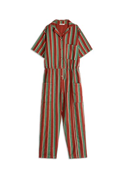 Krátky rukáv overal s vertikálnymi červenými, zelenými a ružovými pruhmi, zapínanie na gombíky vpredu, vrecko na hrudi, elastický pás a dve veľké bočné vrecká.