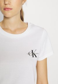 Calvin Klein Jeans MONOLOGO SLIM TEE 2 PACK - Jednoduché tričko - warm sand/bright white