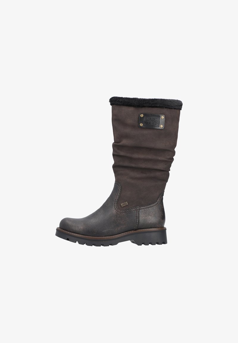 Botas marrones de media pantorrilla con un diseño arrugado, hechas de cuero y ante. Cuentan con un forro de forro polar, suela gruesa y una etiqueta de hardware decorativa.