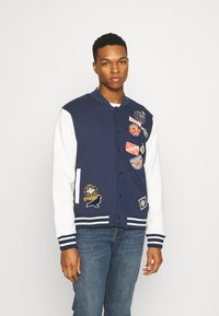 STAPLE PIGEON MIDTOWN BASEBALL JACKET - Camisola com fecho - navy