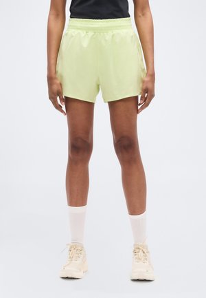 SHKOUT CORE SHORTS - Spordišortsid - lime