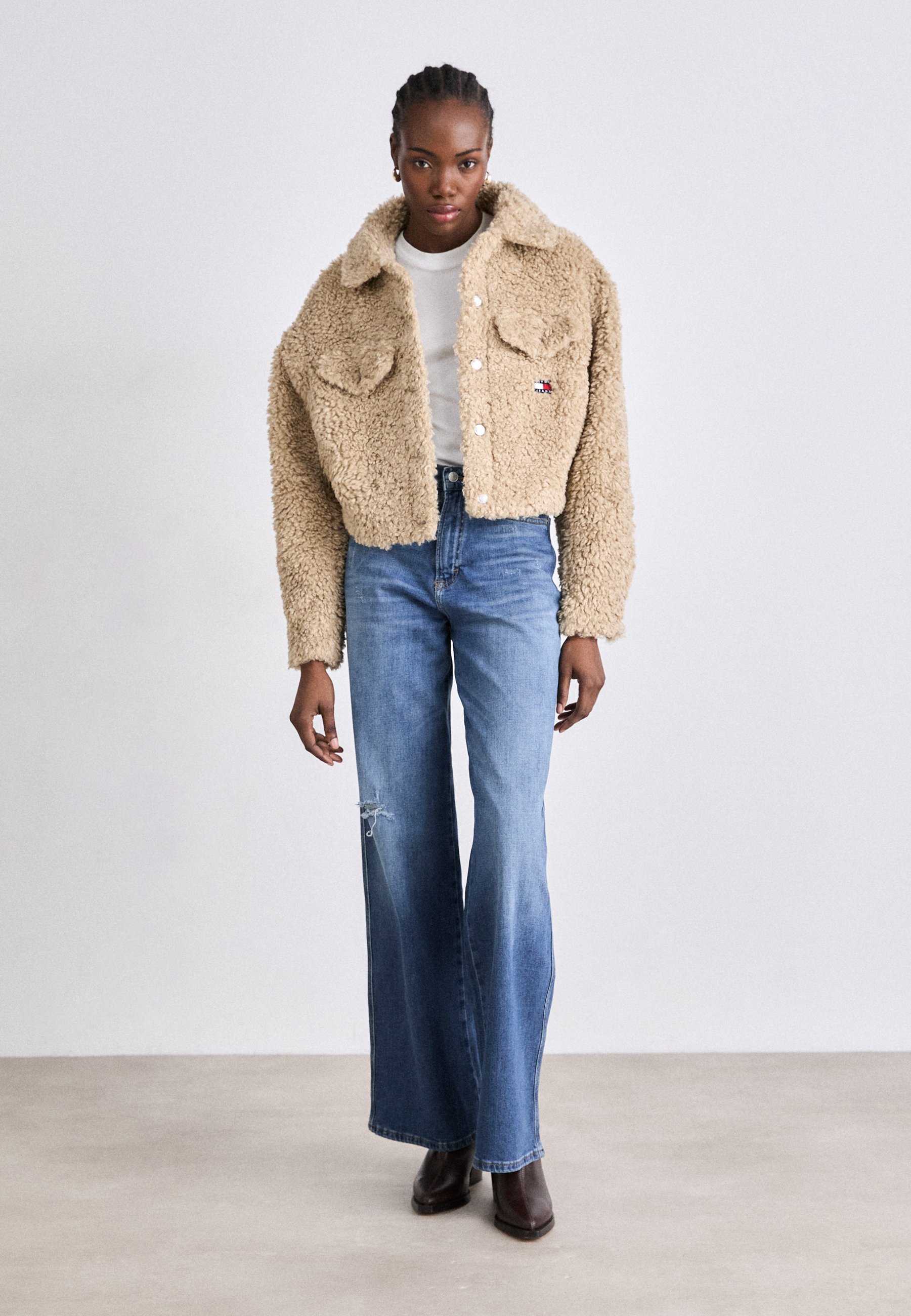 Tommy Jeans TRUCKER - Winter jacket - relic tan/sand - Zalando.co.uk