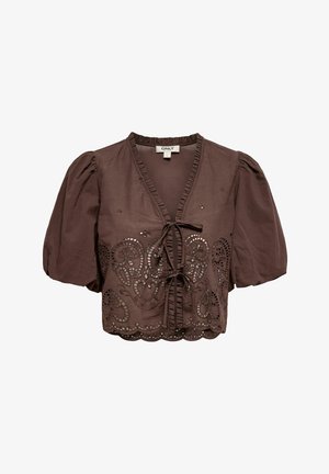 Blouse marron courte avec manches bouffantes, décolleté en V bordé de volants, liens à l'avant, et broderie ajourée complexe le long de l'ourlet et du corsage.