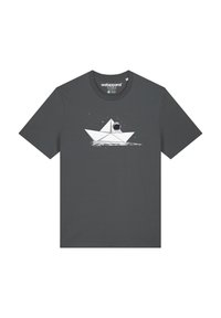 Grijze T-shirt met een witte grafische afbeelding van een papieren boot en een astronaut, met sterren en waterdetails, gemaakt van zachte katoen.