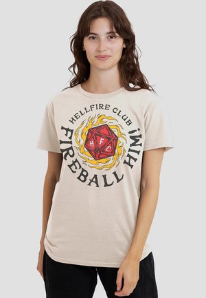 STRANGER THINGS HELLFIRE  FIREBALL HIM - T-Shirt print - beige