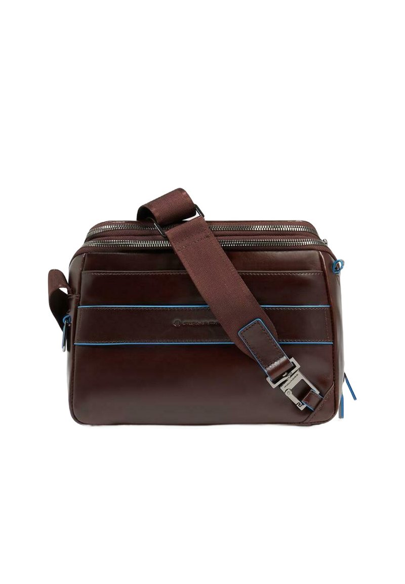 Borsa a tracolla in pelle marrone scuro con rifiniture blu, due scomparti con cerniera e una tracolla larga regolabile con fibbia metallica.