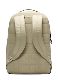 Mochila beige con respaldo acolchado y de malla, correas ajustables y un fondo liso y sólido. Cuenta con cierre de cremallera y un diseño minimalista.