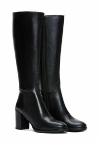 Stivali al ginocchio in pelle nera con finitura liscia, tacchi quadrati e cerniere laterali per una facile indossabilità. Presentano un design elegante e slanciato.