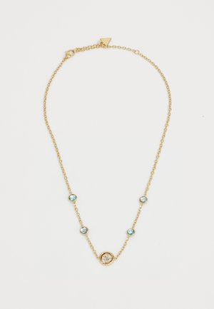 Collar de cadena de oro con piedras preciosas azules redondas y un colgante floral central. Enlaces delicados con acabado pulido, que ponen de relieve acentos brillantes.
