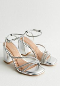 New Look MULTI DIAMANTÉ BLOCK  - Sandalias de tacón - silver