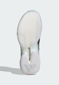 Σόλα παπουτσιού με λευκή βάση από καουτσούκ, μοτίβο πέλματος σε ζιγκ-ζαγκ, ομαλή υφή στο κέντρο και ανάγλυφο λογότυπο στο πλάι.