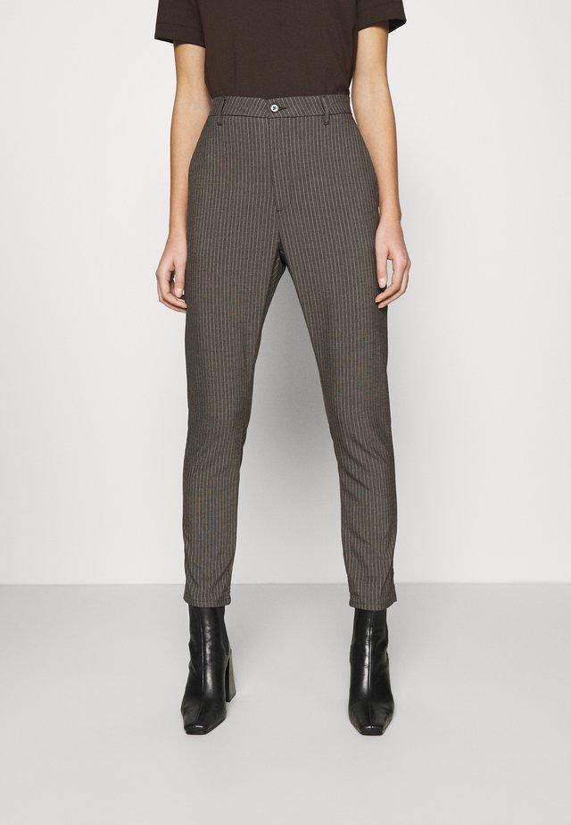 NEWS EDIT TROUSERS - Pantaloni - khaki brown