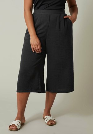 Evans CROPPED LENGTH - Short - black