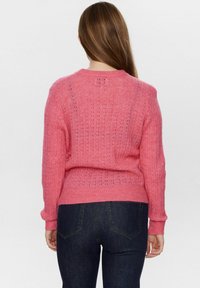 Maglione rosa lavorato a maglia con una vestibilità ampia, caratterizzato da un motivo a punto aperto testurizzato, polsini a costine e scollatura tonda.