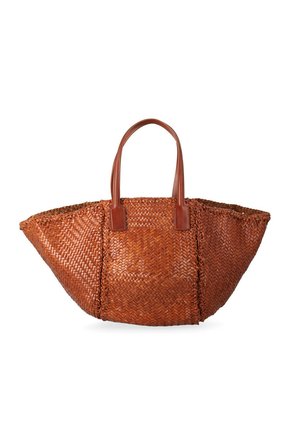 Sac cabas en cuir tressé marron avec des côtés larges et structurés et des doubles anses en cuir.