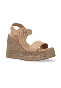 Beige wedge sandalen met twee brede banden, verstelbare gesp en een textuur zoals kurk voor de plateauzool. Glad leer en een gevoerd voetbed.