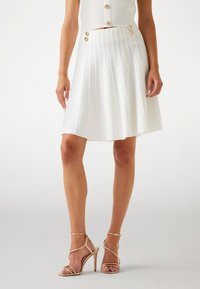 KURZER FALTEN - A-line skirt - weiß
