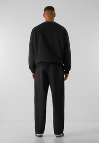 9N1M SENSE ESSENTIAL CREWNECK - Melegítőfelső - black