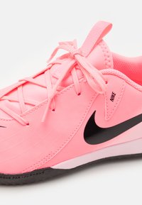 Nike Performance JR PHANTOM GX II ACADEMY IC UNISEX - Zaalvoetbalschoenen - sunset pulse/black