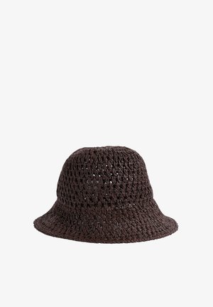 Dunkelbrauner gehäkelter Eimerhut mit rundem Kronenteil und sanft ausgestellter Krempe.