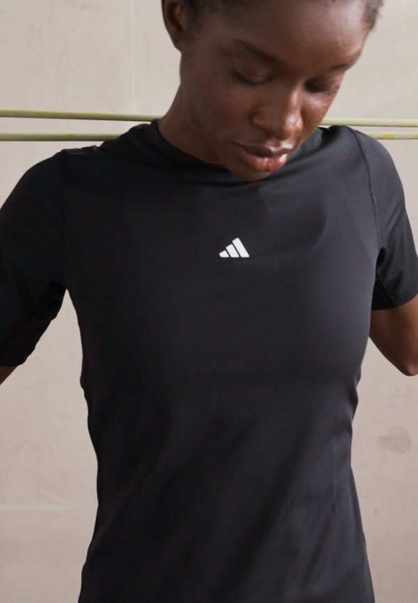 TECHFIT - Sports T-shirt3