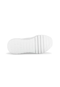 Semelle de sneaker blanche avec des rainures horizontales, bout arrondi et logo en relief. Fabriquée en caoutchouc, présentant un motif de grip texturé.