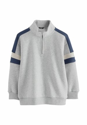 Ljusgrå sweatshirt med halvdragkedja i kragen, marinblå och beige ränder på axlarna, samt ribbade mudd och fåll. Mjuk tygtextur.