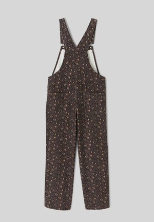 Salopette marron avec un motif léopard, dotée de bretelles ajustables, de poches latérales et d'une coupe décontractée. Fabriquée en tissu résistant.
