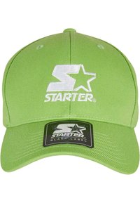 Zelená baseballová čiapka s okrúhlou korunou a zakriveným šiltom. Obsahuje biele vyšité logo "S" a "STARTER" na prednej strane.