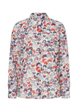 Langärmliges Hemd mit Knopfleiste und Kragen, mit einem mehrfarbigen abstrakten Herzmuster auf weißem Hintergrund.