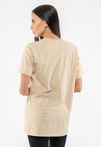 Paradiso Clothing ROD STEWART HOT LEGS - Print T-shirt - beige