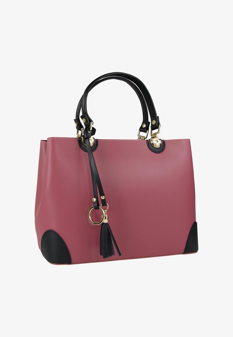 Roze synthetische handtas met zwarte accenten, twee korte handvatten, gouden metalen elementen en een afneembare tassel aan een zijring.