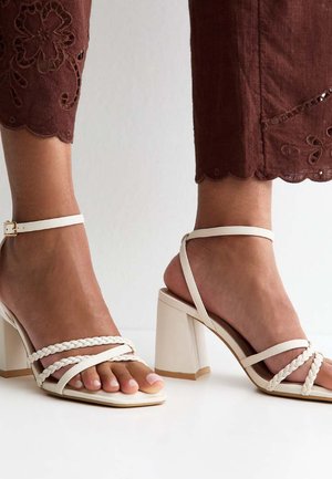 New Look Wide Fit, WIDE FIT BRAIDED STRAP - Sandalen - off white