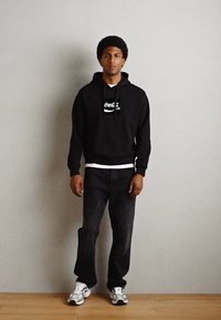 Antony Morato HOODIE BOXY FIT WITH FLOCK AND RUBBER INJECTION LOGO PRINT - Sweater - black