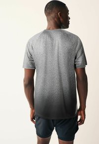 Next ACTIVE TIE DYE - Apdrukāts T-krekls - grey