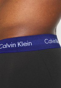 Calvin Klein Underwear LOW RISE TRUNK STRETCH 3 PACK - Cuecas boxer - hemisphere/direct green/blue