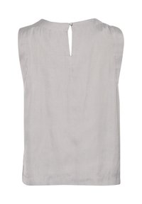 Ärmlös ljusgrå blus med en nyckelhålöppning bak och en knappstängning. Slät textur med rak fåll och utan mönster.