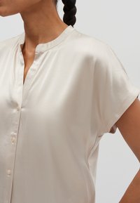 someday. LOOSE FIT  - Camicetta - natural glaze